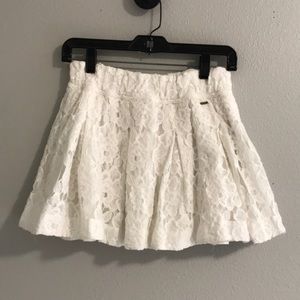 Hollister Skirt women’s size medium, white lace mini EUC